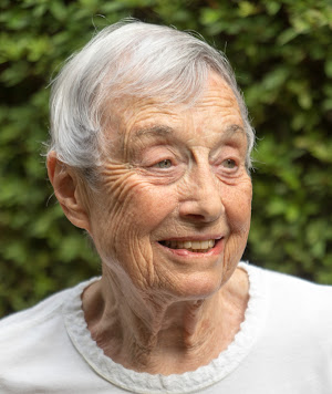 Holocaust anne frank death picture